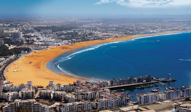 Oggi, Agadir, è la località balneare più grande di tutto il Marocco, soprattutto per il suo clima mite durante tutto l'anno.