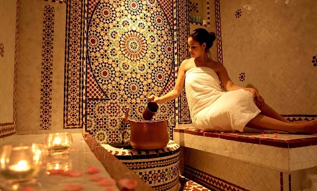 Benessere in Marocco, fisico e mentale. Il tipico trattamento benessere in Marocco, è ovviamente l'hammam,  bagno moresco o bagno turco, un bagno di vapore umido che trae le origini dalle terme romane